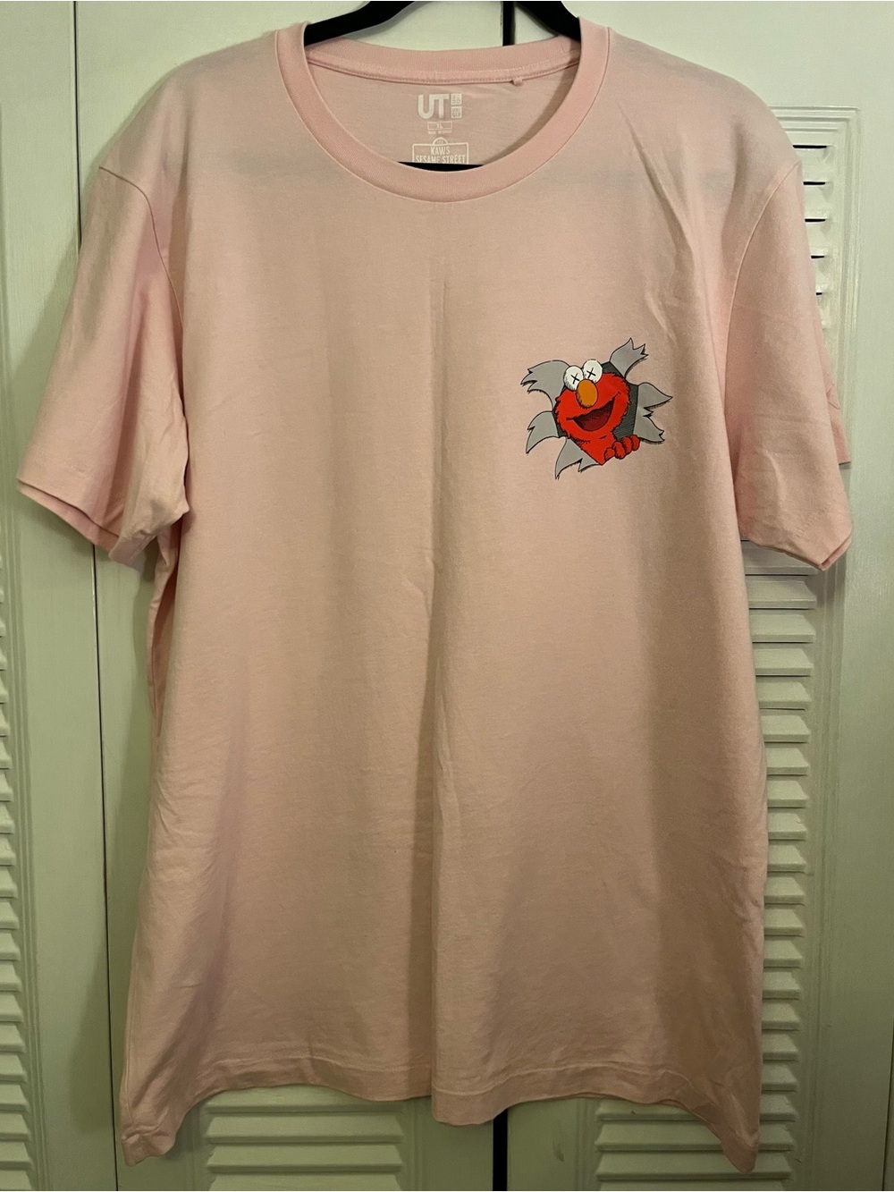 KAWS Pink Sesame Street Elmo Graphic Tee size XL